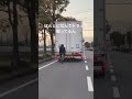 トラックに対して無謀すぎる自転車・・・💀