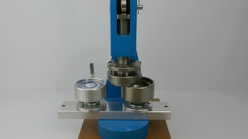 How to Use a Maxi Badge Maker