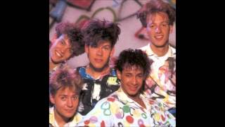 Roberto Jacketti & The Scooters - This Must Be Love