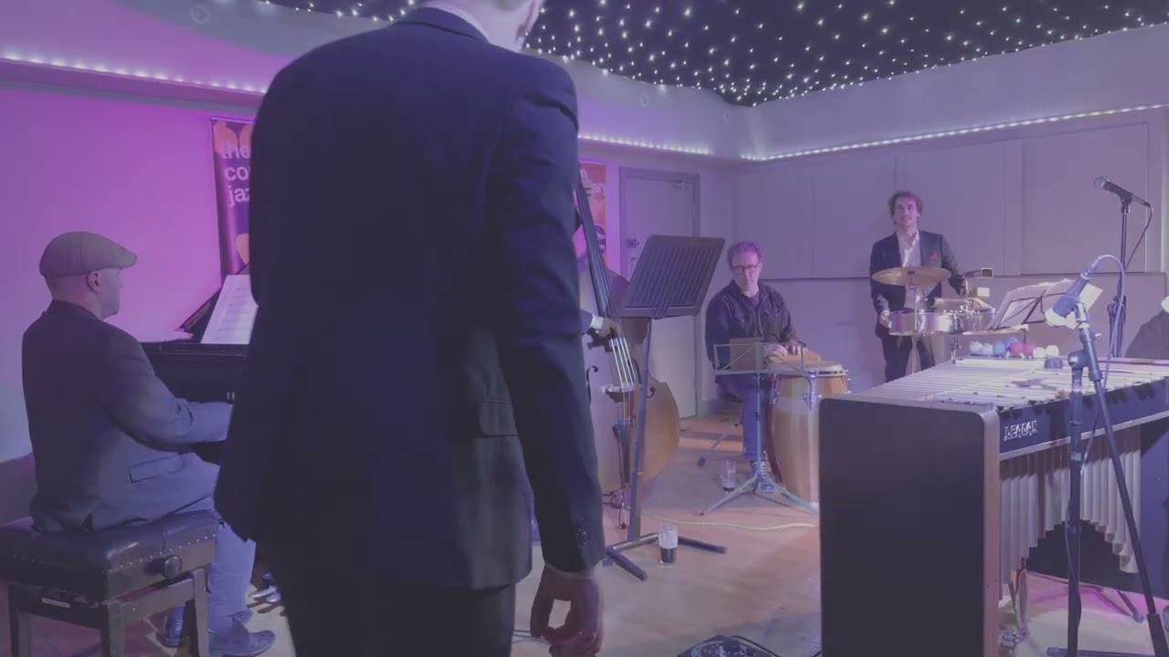 The Lady is a Tramp - Ritmo Caliente