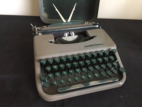 Vintage Smith Corona Skyriter Lightweight Portable Typewriter c. 1950s