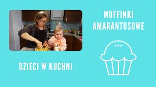 Dzieci pieką muffinki amarantusowe