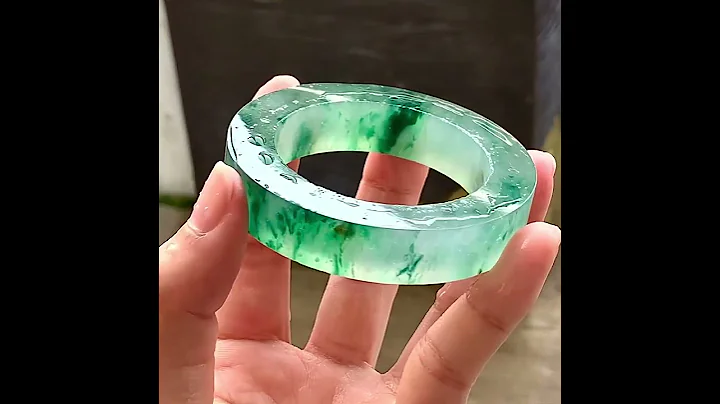 【翡翠高冰飄綠花手鐲胚】 千里江山畫，山青水秀💦，江南水鄉般柔美，把山水美景戴著手腕 - 天天要聞
