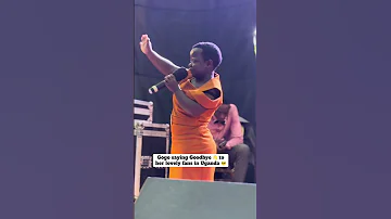 GoGo Nyuma Asezeye Abantu Nyuma Yigitaramo Muri Uganda 