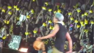 Taeyang wants to teach you how to dougie | Big Bang - How Gee (Alive Tour in Singapore)
