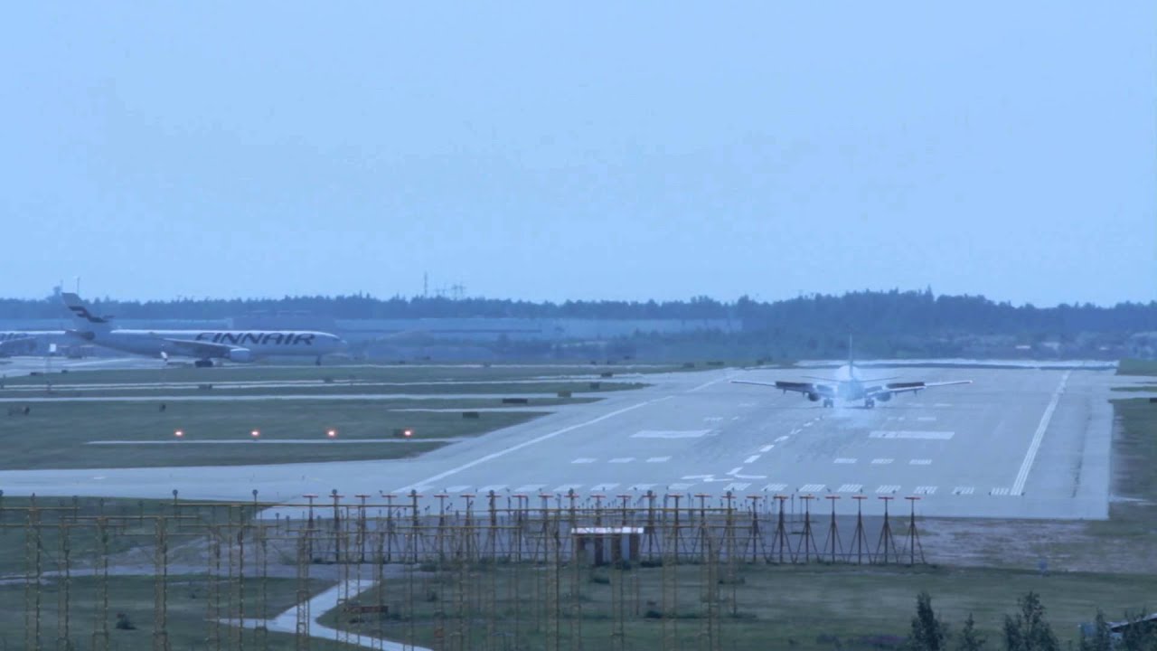 Norwegian Boeing 737 LN-NOD Landing at Helsinki-Vantaa Airport - HD Spotting #3