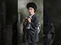花を持つ芸者さんの戦前絵葉書をAI処理
