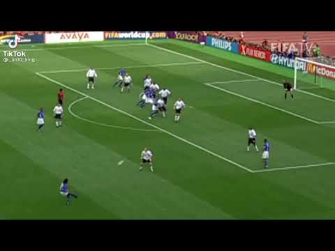 هدف الساحر رونالدينيو ضد انجلترا