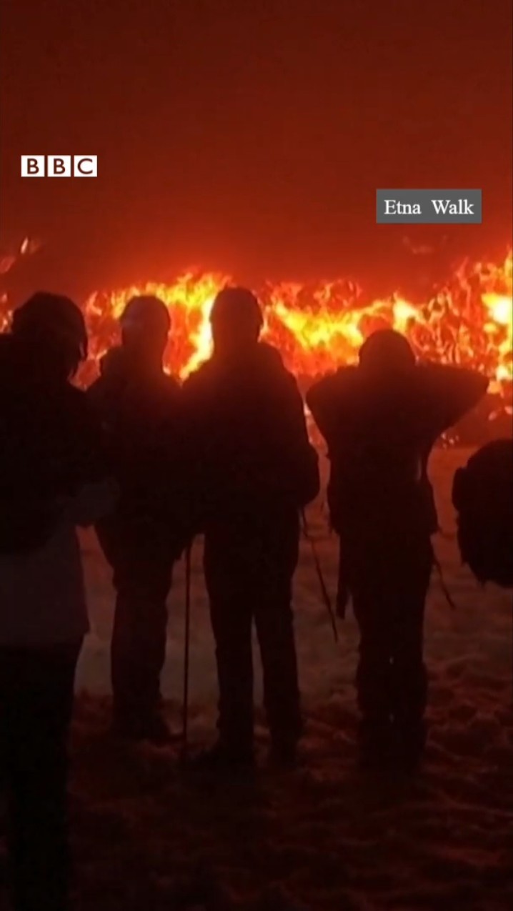 Italy Volcano Lava देखने पहुंचे लोगों को क्या परेशानियां हुईं #italy #volcano #lava (BBC Hindi)