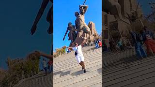 Belle dame, beau pays #senegal #statue #dakar #shorts