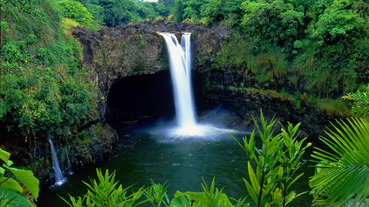 Video of Rainbow Falls Waianuenue Hawaii