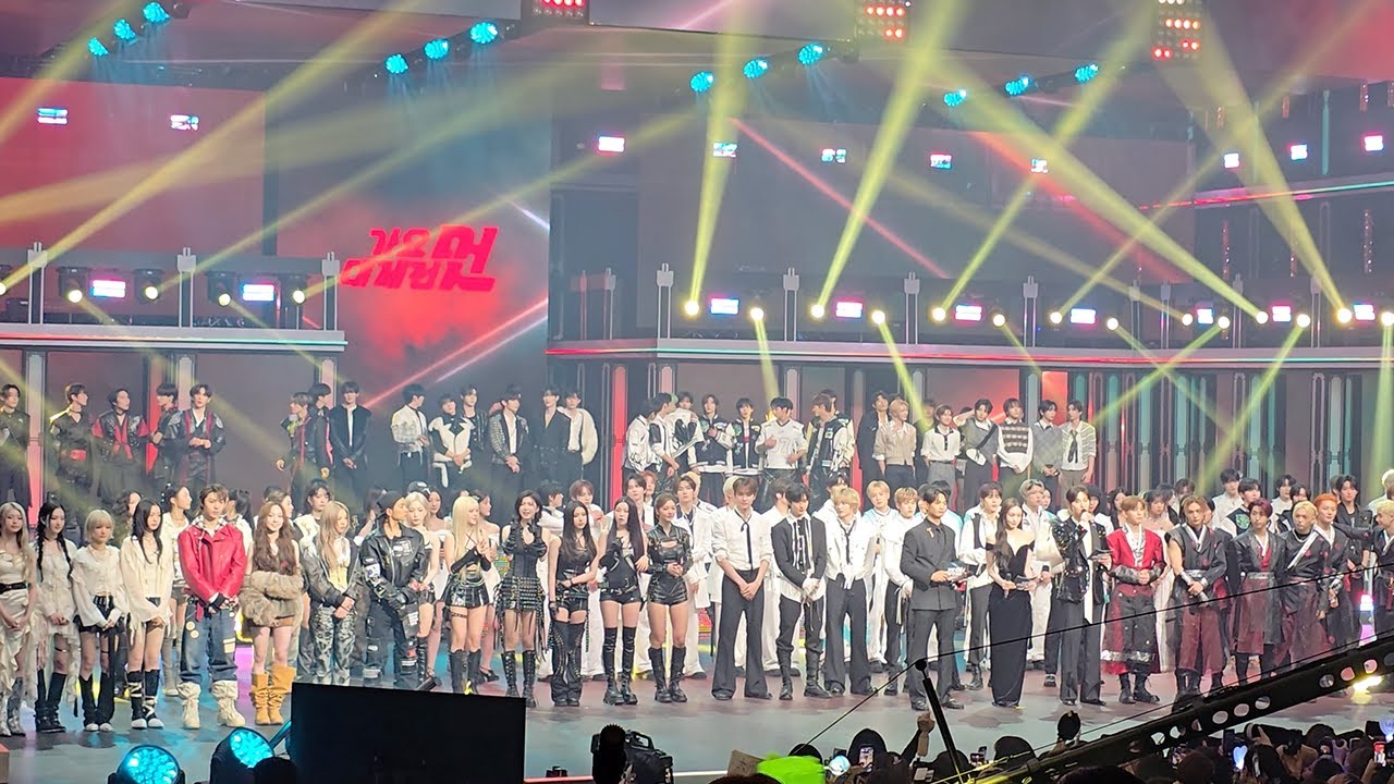 IDOL reaction watching VCR IVE LIZ solo stage 가요대제전 새해 카운트다운 생방송 대기하는 아이돌 /25.12.31/