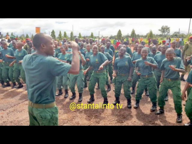 Nyimbo Kali za jeshini/chenja za kuimba wakati wa mchakamchaka class=