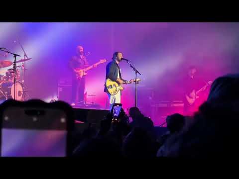Noah Kahan - Dial Drunk with Bernie Sanders (Live, Essex Junction, VT 9/19/24)