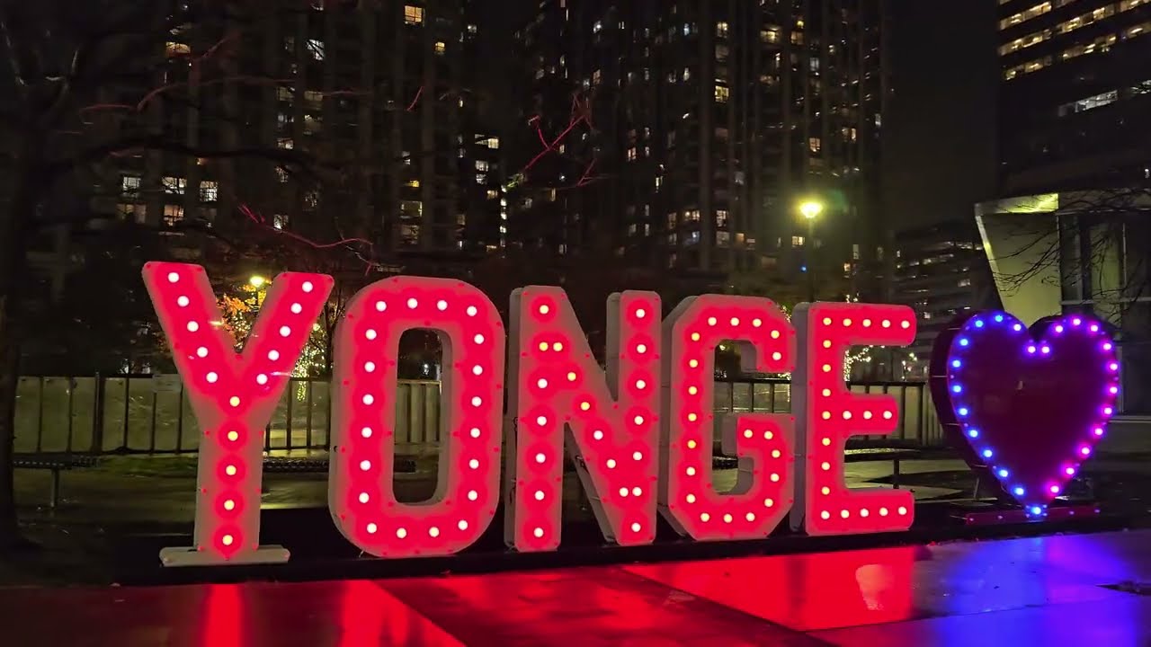 4K UHD | Walking in the Rain | Walking Tour Downtown Toronto | Night Walk | 