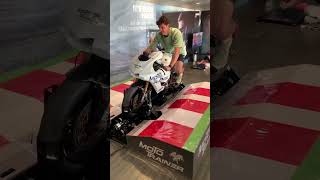 Oakley review on Moto Trainer. Motorbike simulator, Simulateur moto, Simulador de motogp