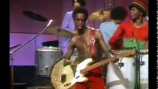 Earth, Wind & Fire - FUNK! - *LIVE* 1972 - YouTube