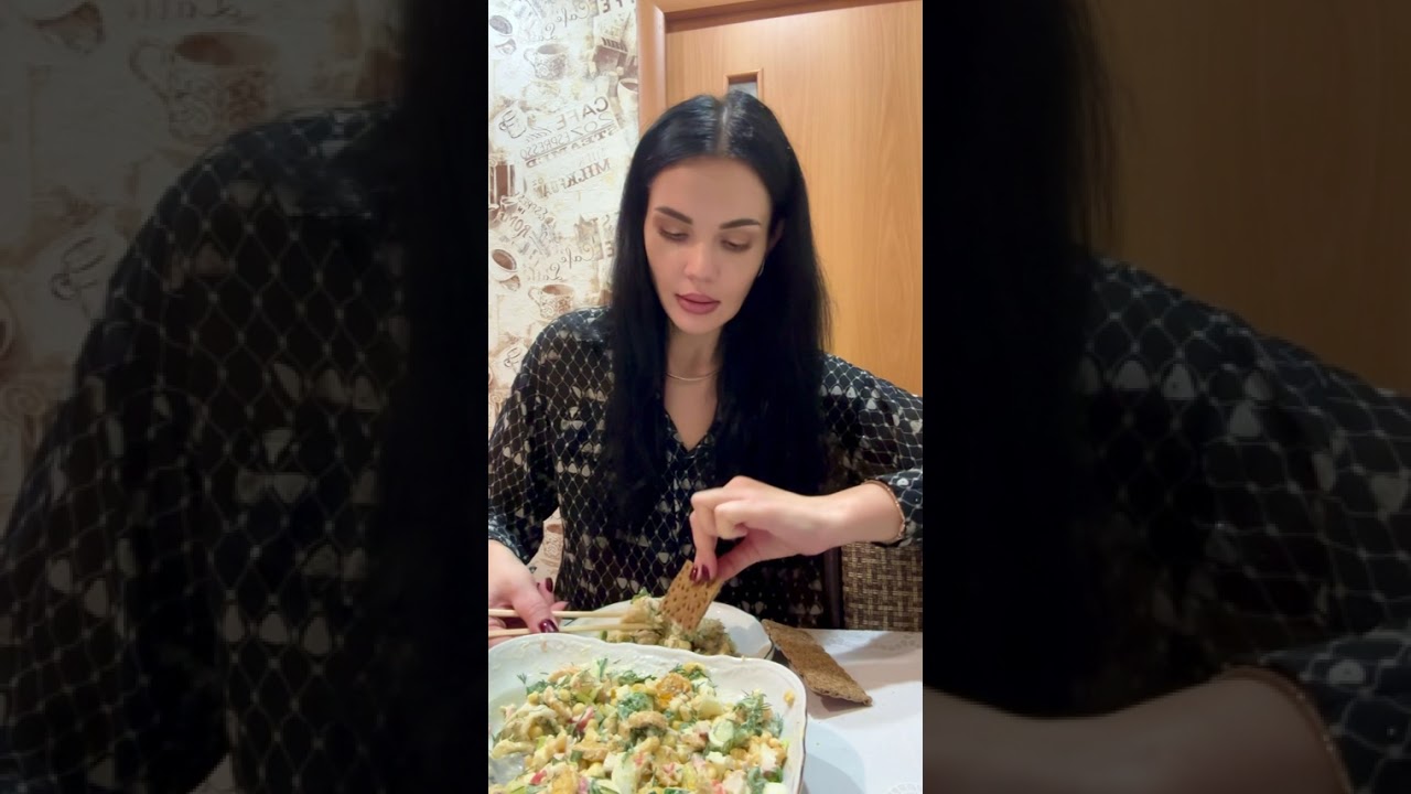 Мукбанг - крабовый салат. Впечатления об имплантации