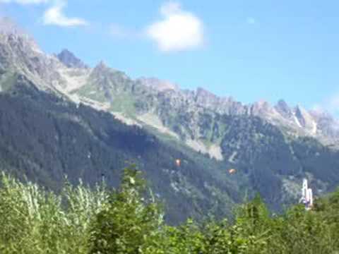 Video: Deze Paraglider Gebruikte LED-verlichting Om 's Nachts De Mont Blanc Af Te Dalen