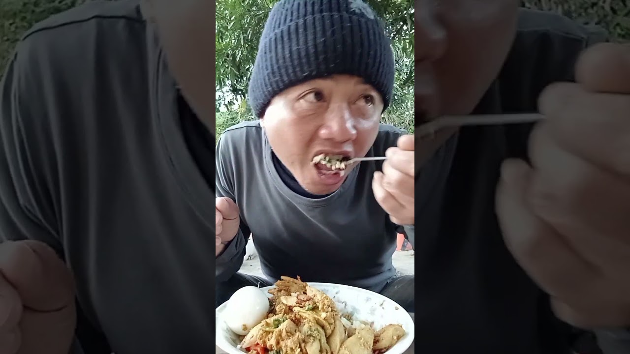 ผัดผงกระหรี่ลูกชิ้นปลา