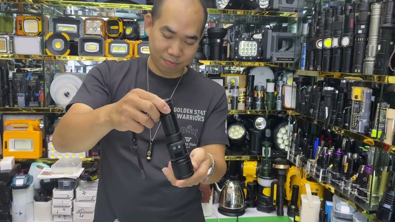 華強北手電筒【超光】 ，值得來睇睇，地址：華強北經濟大廈一楼B03