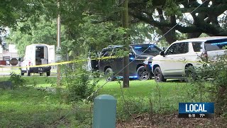 Neighbors say dog walker discovered dead body in Port Allen early Friday