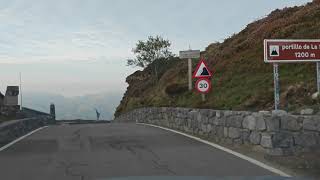 Portillo de la Sía bajando hasta el cruce tras el Collado de Asón (Cantabria)