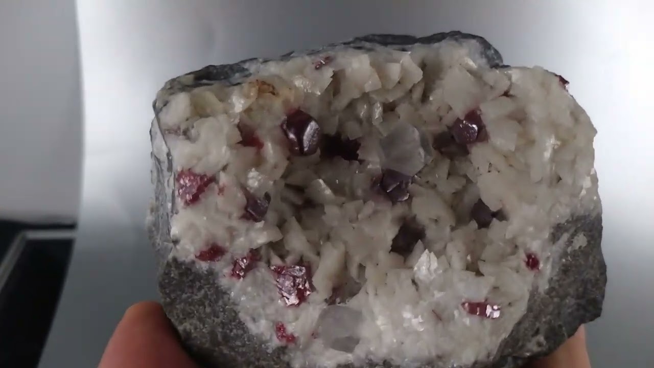 Blood red CINNABAR on DOLOMITE,QUARTZ | 105 x 70 x 75 mm