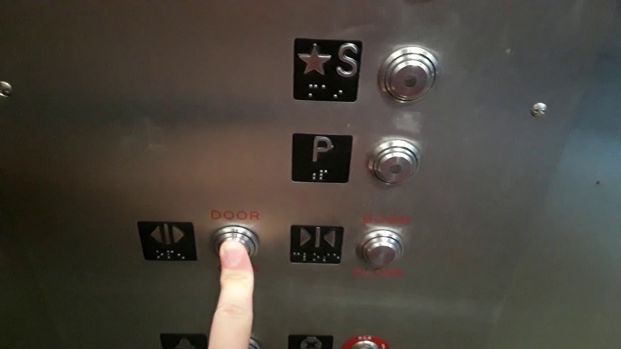 Newer Hydraulic Elevator Great Neck LIRR Train Station Great Neck newer-hydraulic-elevator-great-neck-lirr-train-station-great-neck