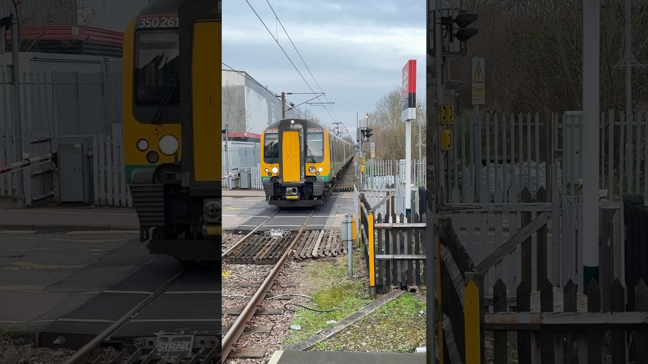 Siemens Desiro Class 350 at Watford north , St Albans Abbey Line 09/03/24