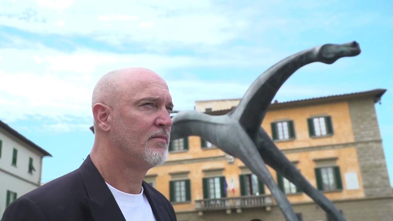 I cavalli, i guerrieri e le ballerine di Antonio Signorini popolano le piazze di Firenze