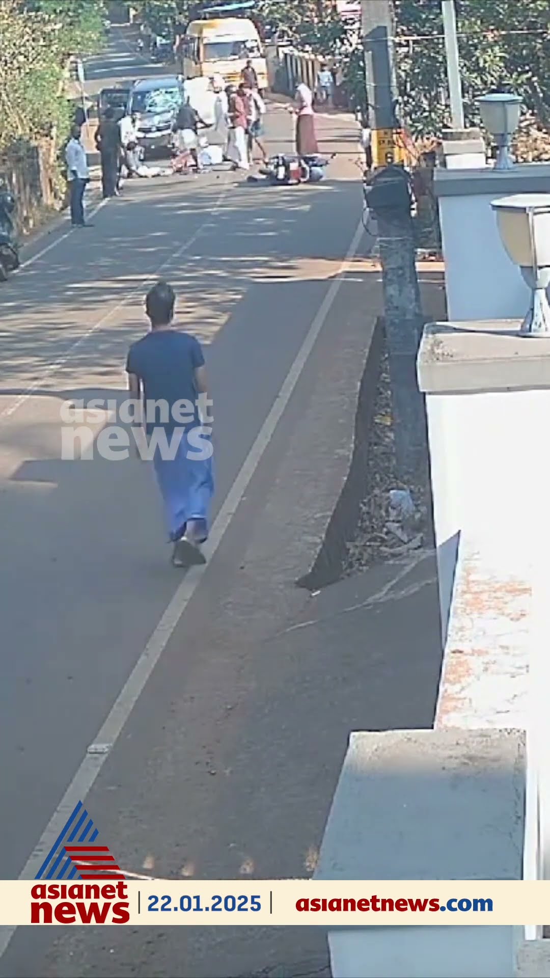 പാലക്കാട് മൈലാംപാടത്ത് കാറും ബൈക്കും കൂടിയിടിച്ചുണ്ടായ അപകടം, ആരുടെയും പരിക്ക് ഗുരുതരമല്ല