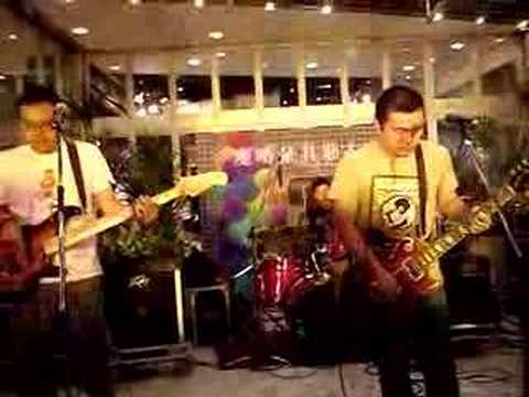 Taiwan band Mojo, featuring Chang Kuo-shi!