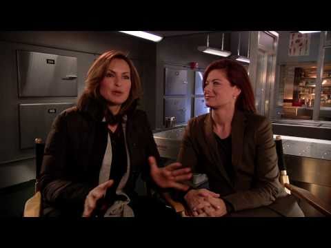 Mariska Hargitay & Debra Messing Interview