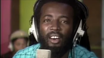 Freddie McGregor-"Push Come to Shove". 1980s original video (Director's cut)