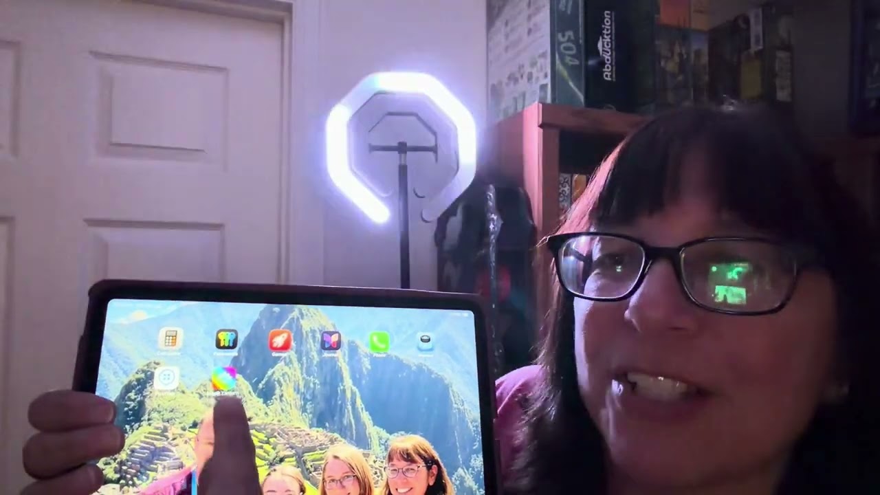 Классный напольный светильник с подвижными лампами и множеством цветов и режимов!