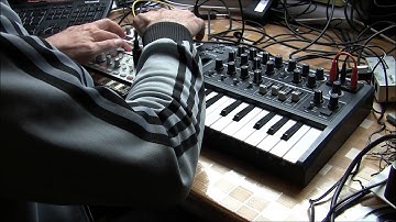 Jam with Volca Sample, Volca Bass & Microbrute