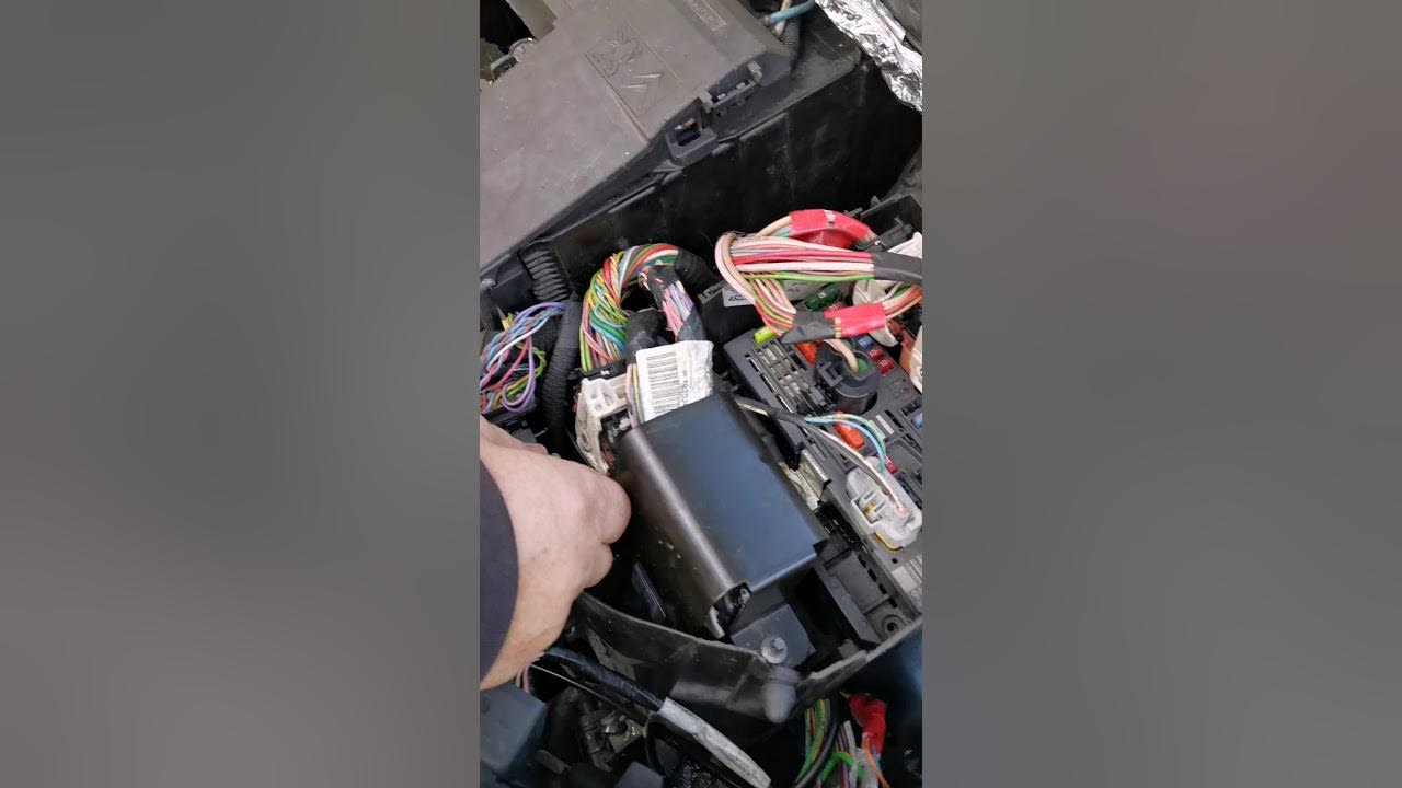 Peugeot 308 1.6 hdi 2012 fan relay changing YouTube