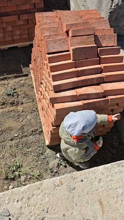 прораб на стройку пришел. Весь процесс под чутким руководством!# ...