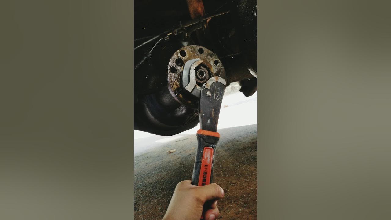 Replacing rear differential pinion seal 2002 dodge ram 1500 4.7 - YouTube