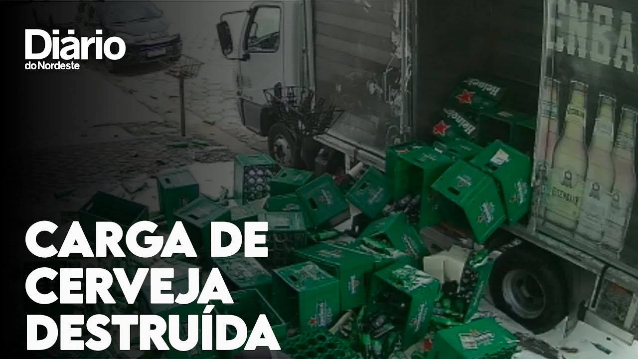 Vídeo mostra torre de cerveja desabando de caminhão em entrega em SP