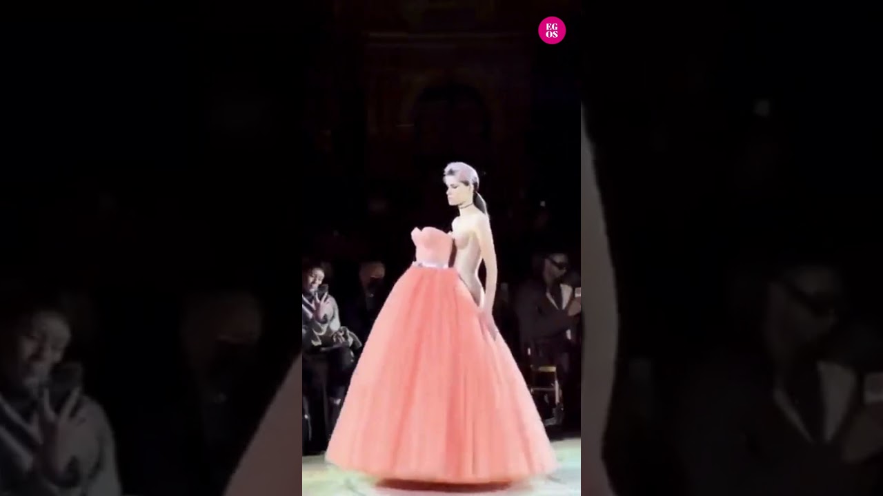 As roupas mudaram de cor neste desfile da Semana da Moda de Paris que se  tornou viral – NiT