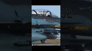 【自衛隊】凄まじい爆音を立ててバーナー全開で離陸するF-2戦闘機 / JASDF F-2 Viper Zero takeoff shorts 航空自衛隊