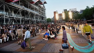 Download Lagu Pharrell Williams brings Indian inspiration to star-studded Louis Vuitton show in Paris MP3 Download Lagu Pharrell Williams brings Indian inspiration to star-studded Louis Vuitton show in Paris MP3