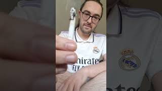 Crame une clope en maillot Real Madrid
