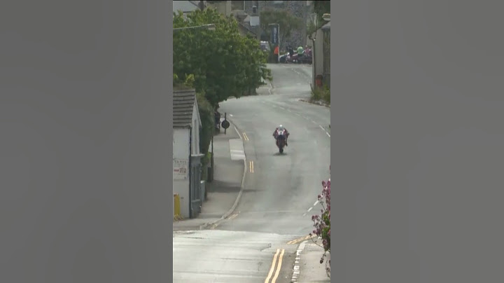30mph village? 6th gear will do 🤝 | Isle of Man TT Races