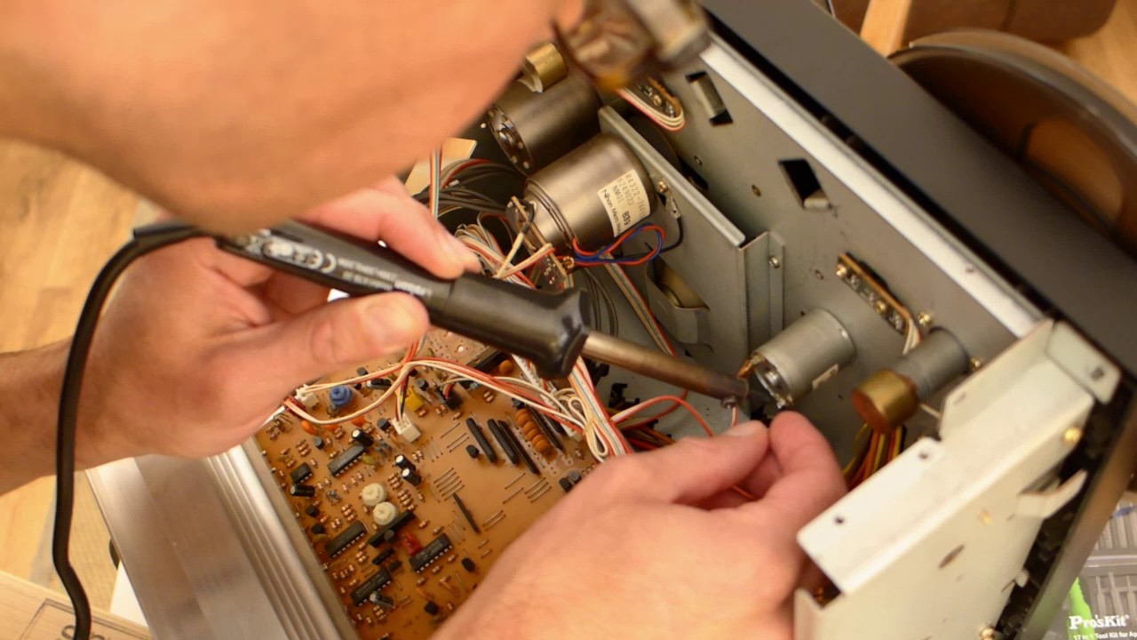 Repairing the Fostex R8 8 track open reel tape recorder 
