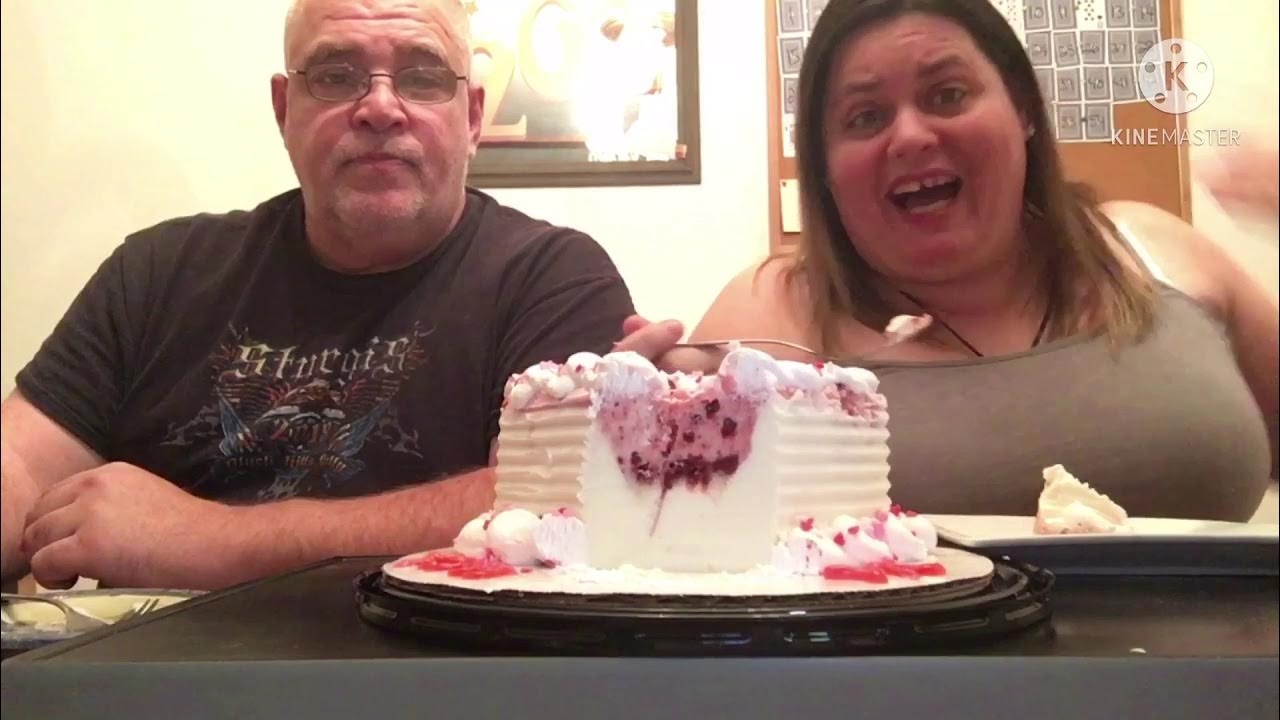 DAIRY QUEEN RED VELVET VALENTINES DAY ICE CREAM CAKE REVIEW MUKBANG
