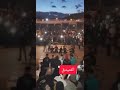 أطفل فنيدق يسجودن بين شرطت و جميع