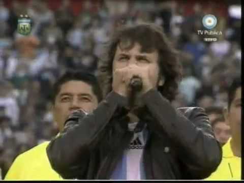 Himno nacional argentino por Andres Ciro Martinez en el monumental (Partido Argentina-Canada)